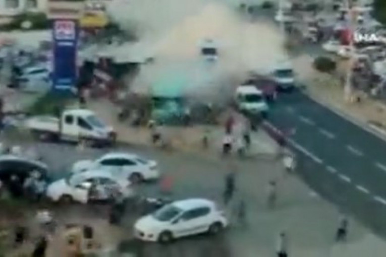 Kamion pokosio automobile i pešake kad su mu otkazale kočnice: Najmanje 16 mrtvih, uznemirujući snimci iz Turske (VIDEO)
