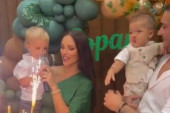 Bojana i Mirko Šijan slave prvi rođendan sinu: Mali Željko bratu Zoranu otpevao rođendansku pesmu i oduševio sve! (VIDEO)