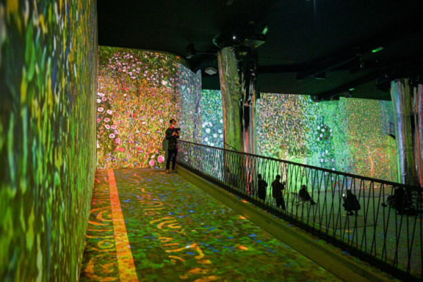 Spektakularna izložba Gustava Klimta: Uranjanje u slike "zlatnog umetnika" (FOTO)