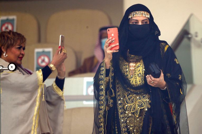Šta je ženama u Saudijskoj Arabiji dozvoljeno, a šta ne: Kontrolišu ih od rođenja do smrti