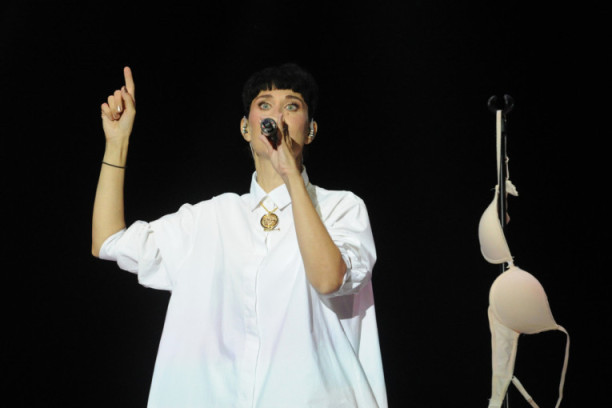 Performans Konstrakte poslednje večeri Beer festa: Bilo je divno otići u Torino u šoping, ali lepo je biti kod kuće (FOTO)