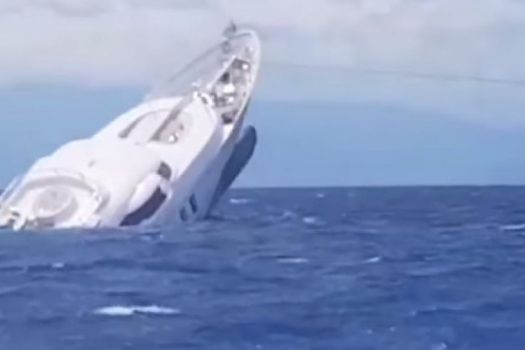 Snimljen trenutak kada je potonula superjahta od 40 metara (VIDEO)