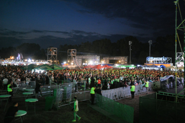 Performans Konstrakte poslednje večeri Beer festa: Bilo je divno otići u Torino u šoping, ali lepo je biti kod kuće (FOTO)