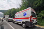 Direktan sudar na Ibarskoj! Motociklista teže povređen, hitno prevezen u bolnicu (VIDEO)