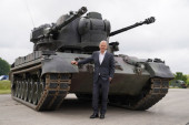 Šolc: Opasno je slati tenkove u Ukrajinu