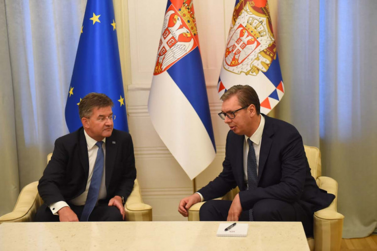 Završen sastanak predsednika Vučića sa Miroslavom Lajčakom o krizi na Kosovu i Metohiji (FOTO)