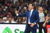 Selektor Grčke se ljuti i raspravlja: Treba da me naučite košarci, ja ovo ne razumem!