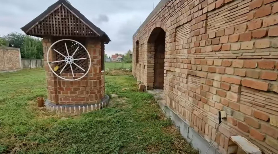 Luna i Marko pokazali vikendicu u koju planiraju da ulože ogromnu sumu: Imaće kamin, bazen, veliki dnevni boravak (FOTO)