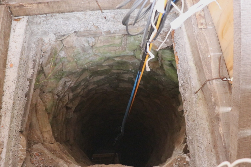 Horor u selu kod Trstenika: Meštanin u bunaru pronašao beživotno telo