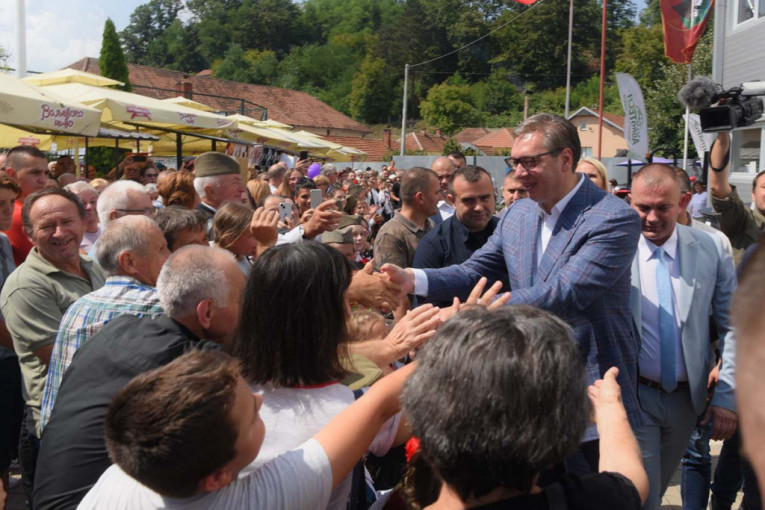 Vučić u Osečini: Predstoji nam teška borba za opstanak našeg naroda na KiM