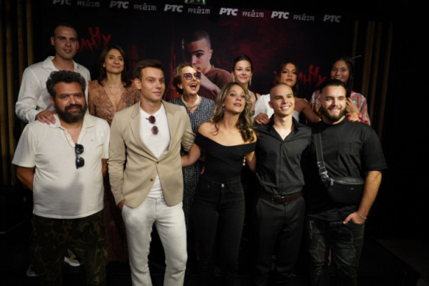 Serija sa vajbom "Nestašnih godina": 24sedam na premijeri prve epizode "U klinču" (FOTO/VIDEO)