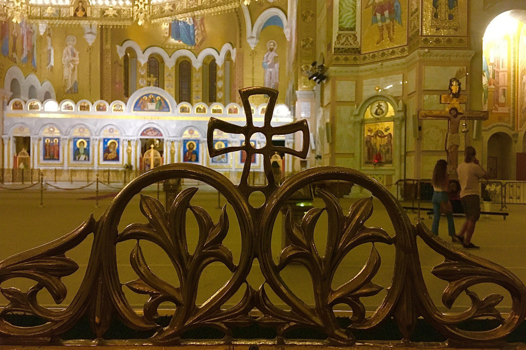 Večeras obavezno uradite ovo: Sutra slavimo dva važna svetitelja, ovaj običaj strogo poštujemo!