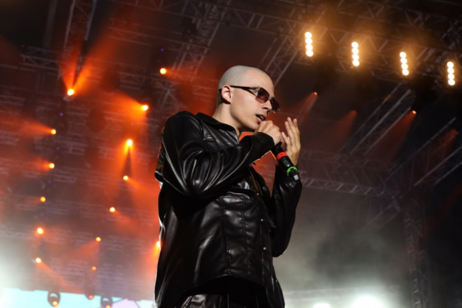 JK izvređala estradu, posebno Vojaža: Blamantni ste, bedni, tužni, prljavi... Njega nazvala najpogrdnijim imenom! Reper joj odgovorio!