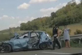 Udes kod Umčara: Automobil potpuno smrskan, ima povređenih! (VIDEO)