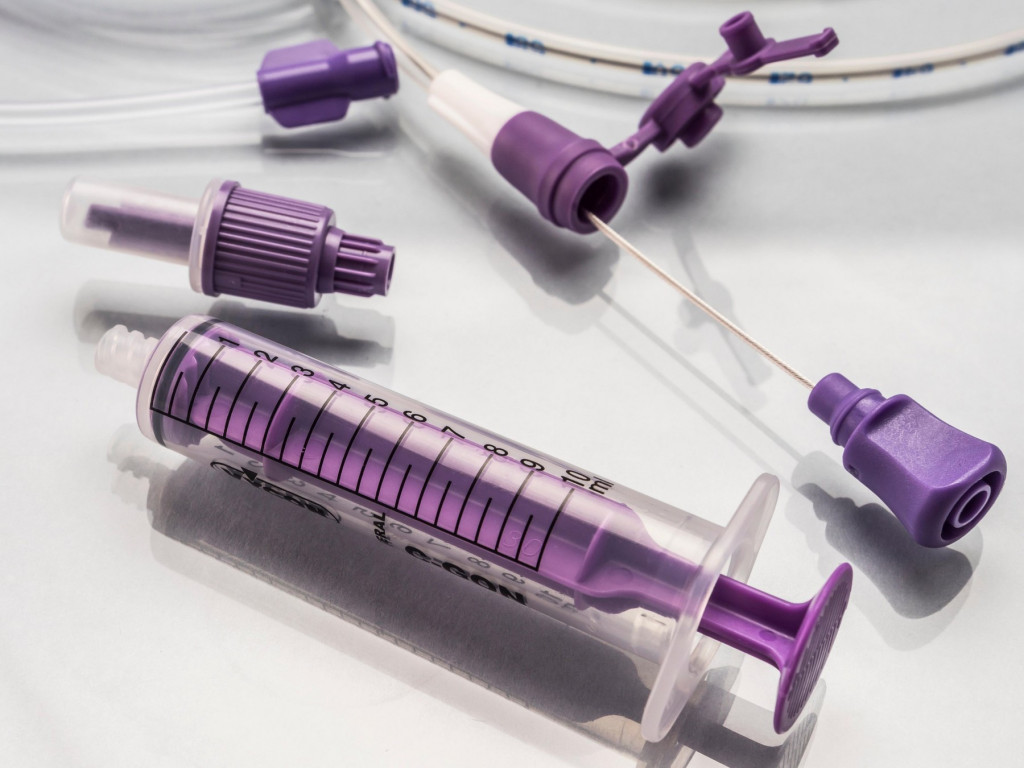 Novi trend u Srbiji:  Vitaminske infuzije primaju i na poslu i u kafiću! Koliko je to opasno?!