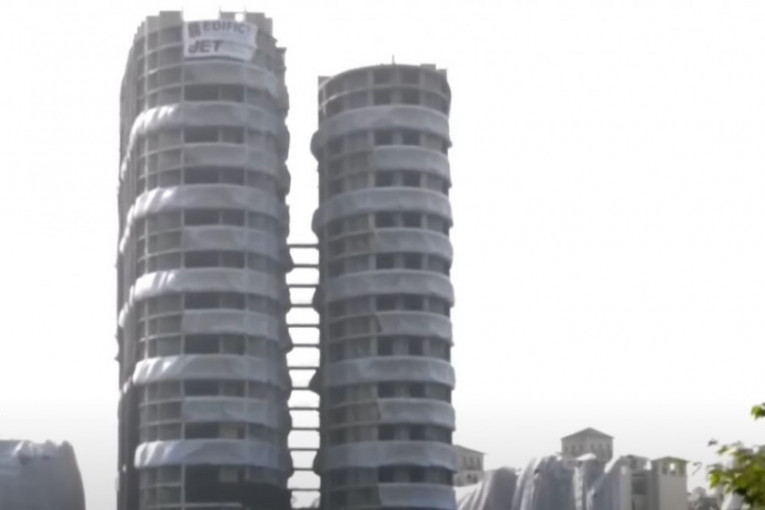 Indija srušila dva nelegalna nebodera: Izgrađeno 850 stanova, a sada su odleteli u vazduh (VIDEO)