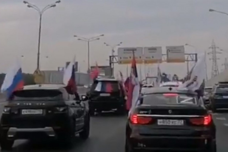 Veliki skup podrške srpskom narodu u Moskvi: Hiljade ljudi, auto-kolona prošla centrom ruske prestonice (FOTO/VIDEO)