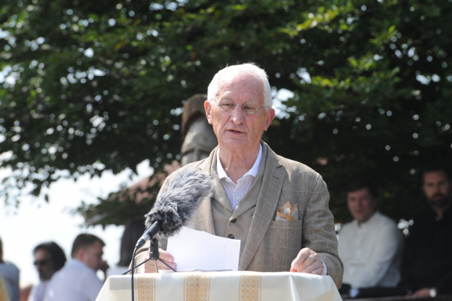 Planina kao postament: Predsednik Vučić i Matija Bećković otkrili spomenik u čast Radovanu Belom Markoviću