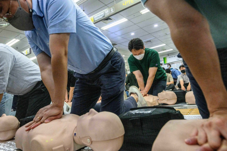 Svi znaju za ručnu reanimaciju masažom srca CPR, a evo šta se dešava "unutra" dok oživljavate čoveka (VIDEO)