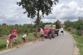 Bravo za meštane Lipnice kod Čačka: Čine sve za bezbednost saobraćaja u svom selu, sami se organizovali i uradili divnu stvar (FOTO)