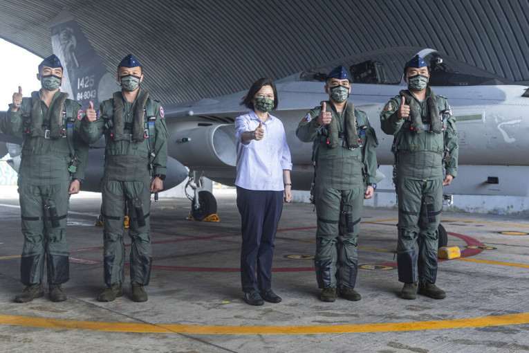 Tajvanska predsednica obišla vojnu bazu i zapretila kontramerama Kini