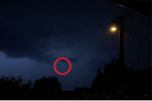 Loptasta munja se pojavila iznad Srbije, može ući u kuću: Ovom pojavom se nauka i dan-danas bavi i istražuje je (VIDEO)