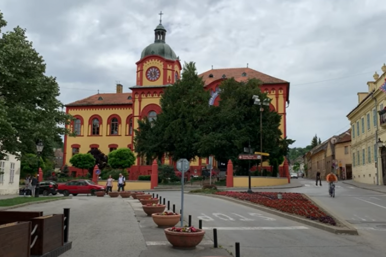 Karlovačka gimnazija ponovo u centru skandala: Učenici se dogovaraju o blokadama, a sve po instrukciji nastavnika! (VIDEO)