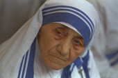 Majka Tereza - proizvod dobrog marketinga ili jedna od najhumanijih ličnosti 20. veka? Priča o zaštitnici siromašnih puna je mračnih detalja