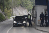 Kosovski specijalci na Jarinju, ali se saobraćaj odvija normalno!