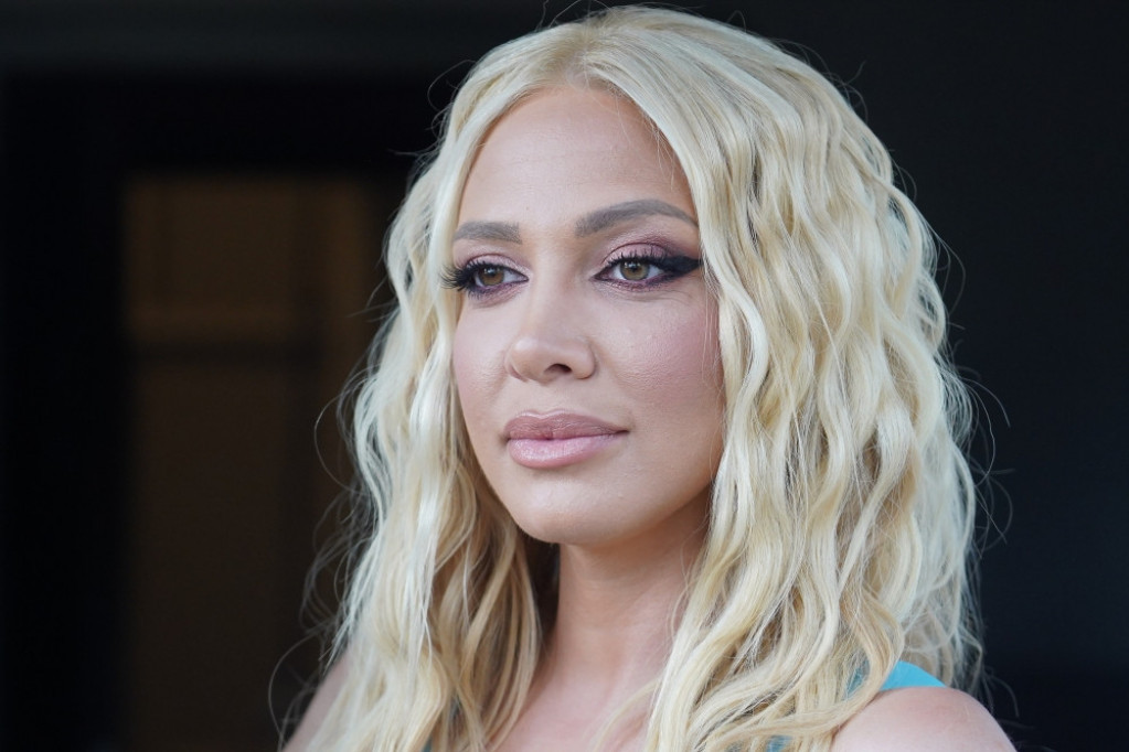 Pukla ozbiljne pare: Dara Bubamara izdvojila bogatstvo za letovanje na Mikonosu! (FOTO)