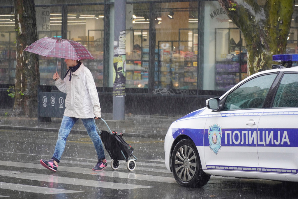 Aktiviran narandžasti meteo-alarm! U naredna dva sata Srbiju će pogoditi jako nevreme! RHMZ izdao i upozorenje!