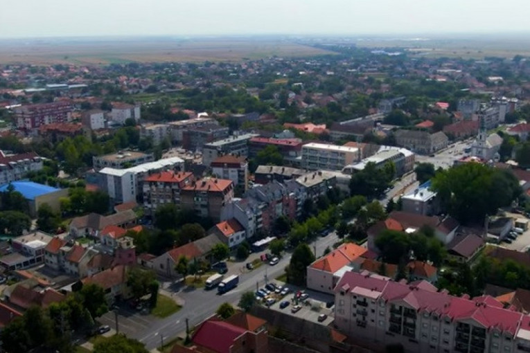 24SEDAM STARA PAZOVA Ekonomsko - trgovinska škola prva u Vojvodini obrazuje turističke tehničare po dualnom sistemu
