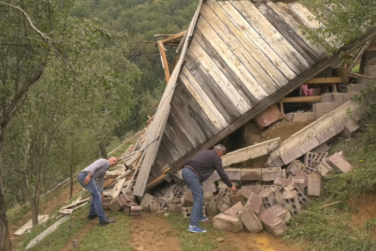 Velike muke meštana ivanjičkih sela posle kataklizme! Marku se brdo obrušilo na kuću: Još uvek ne mogu da verujem šta me je snašlo!