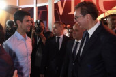 "Pozdravio sam se sa našim Novakom, najboljim na svetu": Vučić se sreo sa Đokovićem na sajmu vina (FOTO)