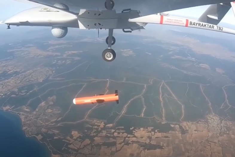 Ukrajinci pokušali dronovima da napadnu dva aerodroma u Rusiji: Poginula tri vojnika, Amerikanci sve snimali (FOTO)