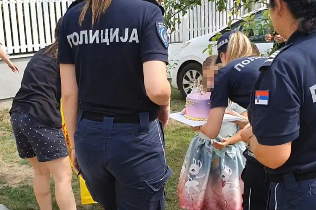 24SEDAM PANČEVO Dirljiv gest policajaca: Maloj Teodori (6), ćerki poginulog kolege, ulepšali rođendan - kupili joj trotinet i tortu! (FOTO)
