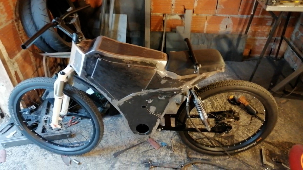 Ide kao motor, a troši tri dinara na 100 kilometara! Vladan živi u selu bez dometa i vode, a pravi izume kao Tesla! (VIDEO)