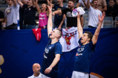 Drugi dan Eurobasketa u fotografijama: Razigrana Srbija, moćni Janis, sjajni navijači (GALERIJA)