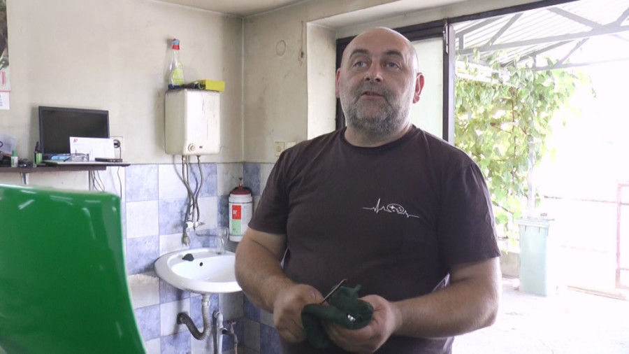 Tijana i Filip izabrali "fiću" umesto raskošne limuzine: Uplivali u bračne vode uz pomoć čuvenog simbola bivše Jugoslavije! (FOTO)