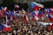 Oko 70.000 ljudi u Pragu protestovalo protiv vlade, EU i NATO: Snosite odgovornost za dugi niz vojnih agresija i intervencija (VIDEO)