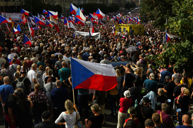 Počinju predsednički izbori u Češkoj: Tri favorita za drugi krug