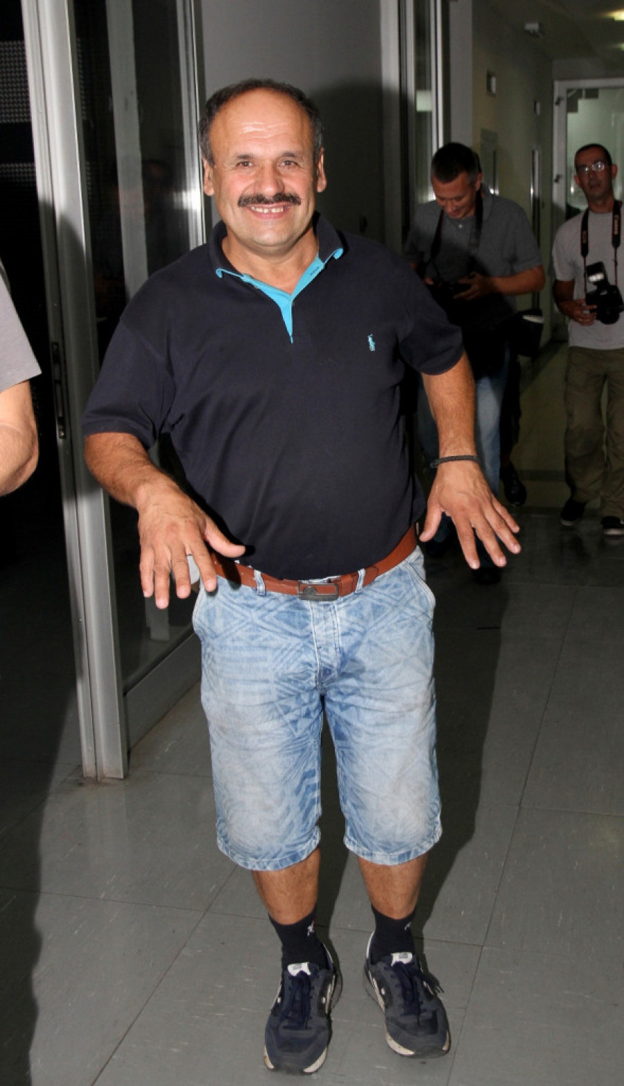 Zmaj od Šipova nikako da sahrani majku, drži je u hladnjači! Sad se pravda, a oglasio se čak i episkop zbog skandala