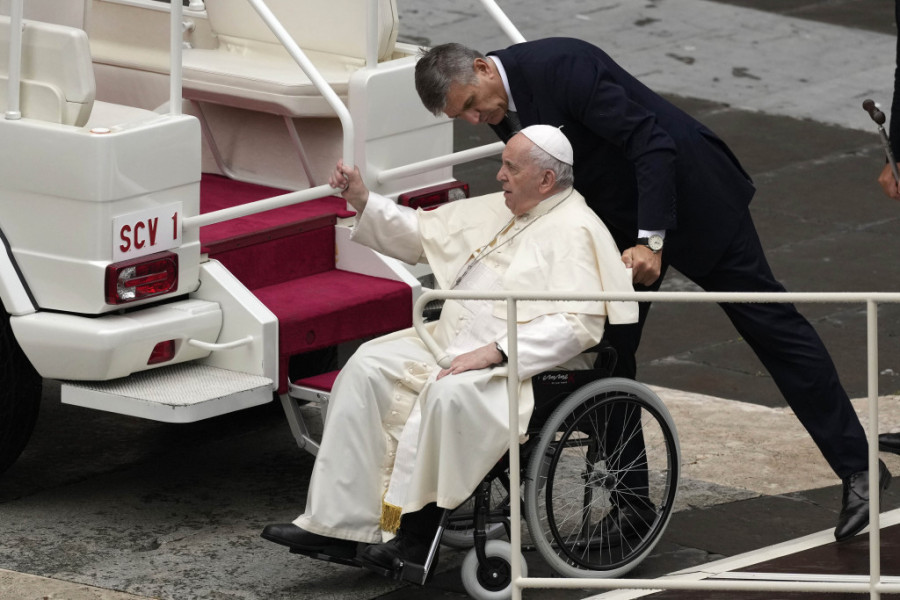 Papa Franja nije mogao da održi govor: Još uvek sam pod anestezijom, ne dišem dobro