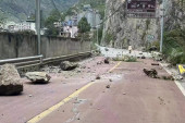 Kamere snimile momente užasa u Kini i "udar" zemljotresa (VIDEO)