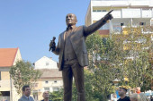 24SEDAM ŠABAC Otkriven spomenik pevaču Šabanu Šauliću