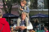 Svi su oduševljeni gestom stranaca: Dečak se izgubio u gomili u Argentini, a onda su mu oni pomogli (VIDEO)