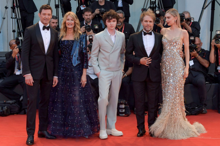 Još jedan trijumf u Veneciji: Hju Džekman nagrađen desetominutnim ovacijama za potresnu ulogu u drami „Sin“ (FOTO/VIDEO)