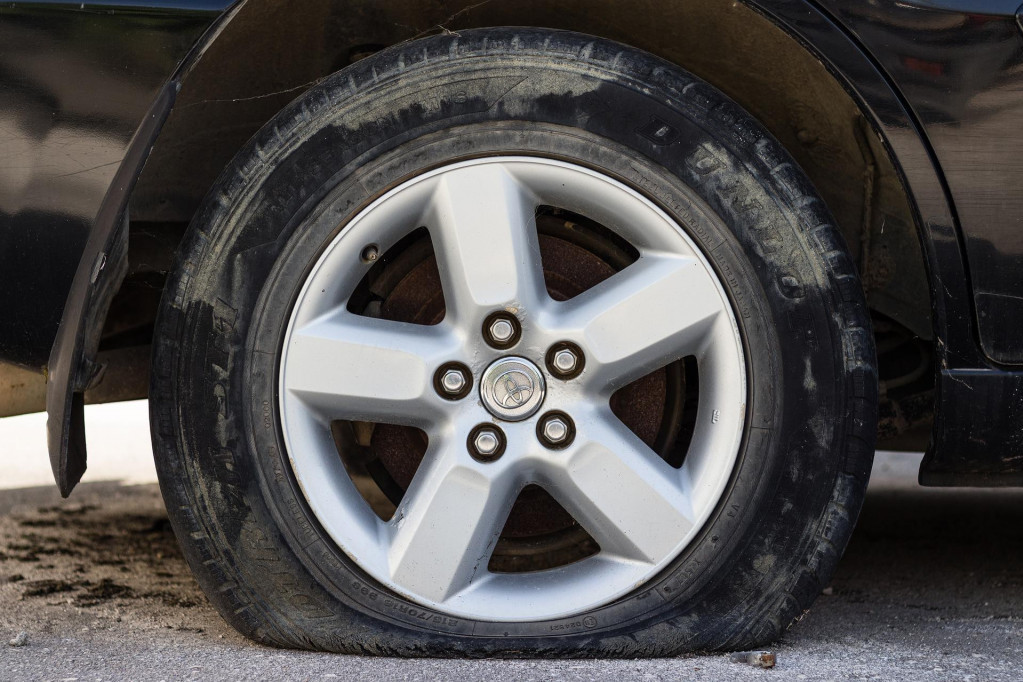 Velika noćna akcija: Aktivisti izduvali gume na preko 600 automobila, na meti SUV vozila