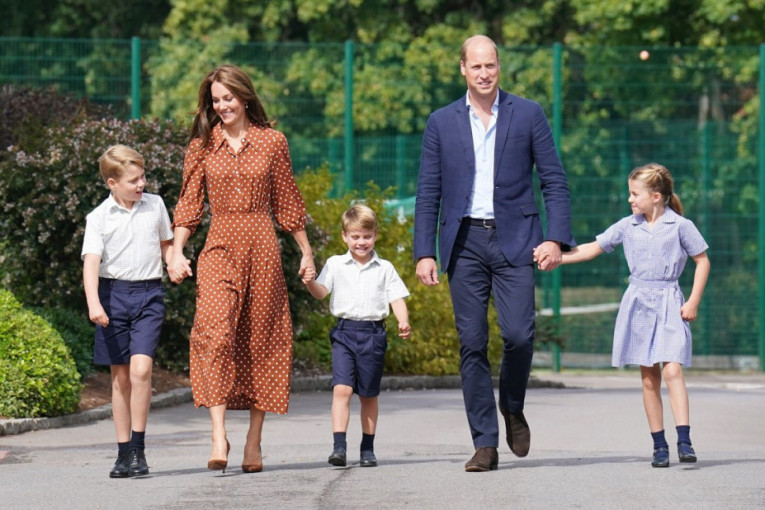 Počela škola i za britansku kraljevsku porodicu: Evo po čemu je posebna obrazovna ustanova u koju su Kejt i Vilijam upisali decu (FOTO)
