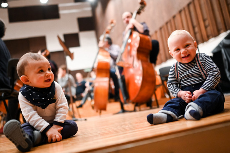 Pozivaju se mame, tate, bake i deke: Novi ciklus koncerata za bebe u Beogradskoj filharmoniji (FOTO/VIDEO)
